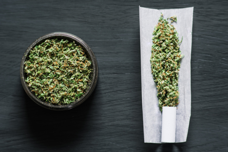 How to Roll a Joint 2